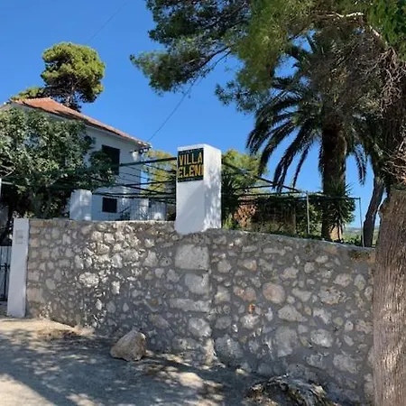 Eleni Villa *