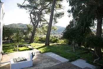 Eleni Villa *